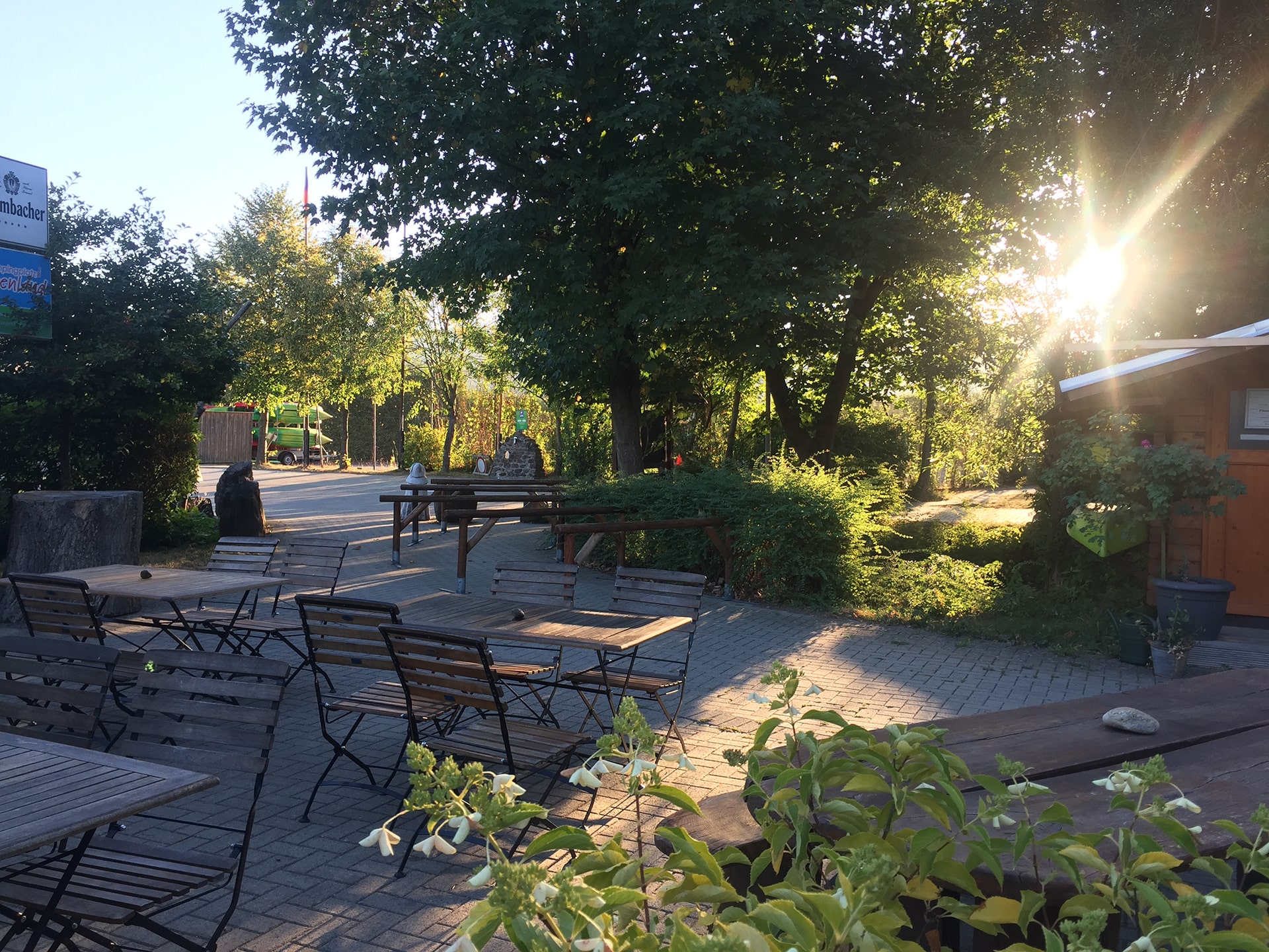 Biergarten auf dem Campingplatz Auenland